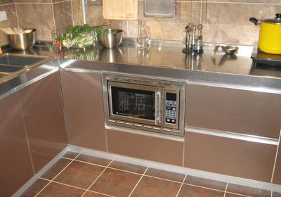 厨房不锈钢橱柜台面与电器的完美融合